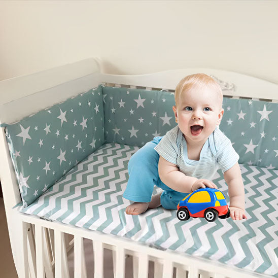 tour-de-lit-bebe-étoiles-nordiques-jouer