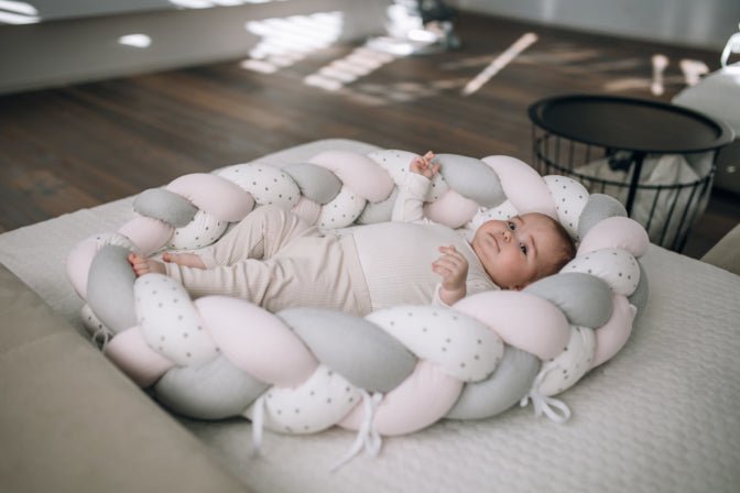 Tour de lit bébé gris blanc décoré - Espacebambin
