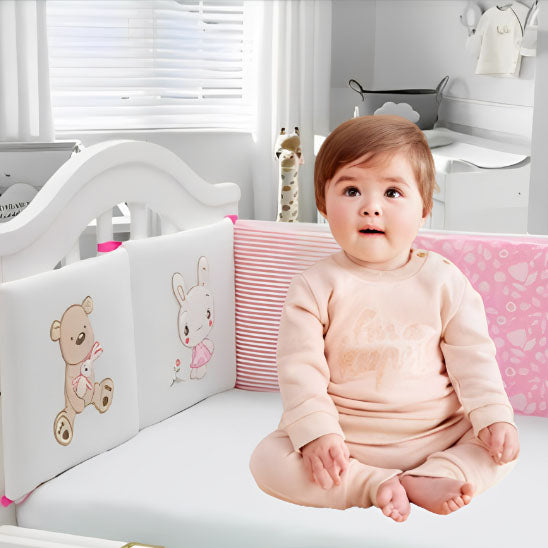 tour-de-lit-bebe-winny-bunny-jouer